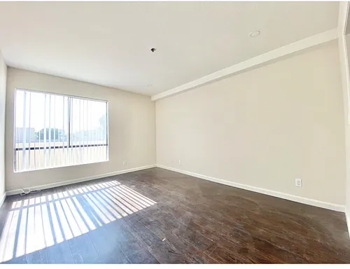 Burton Way Apartments Photo 1