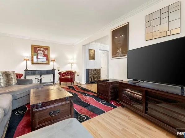 8450 Boulevard E E #1H, North Bergen, NJ 07047