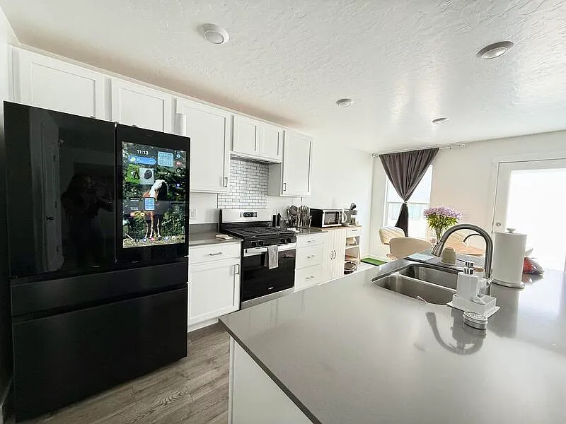 3 bed, 2.5 bath, $2,500 — Photo 2
