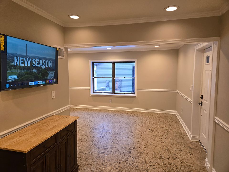 1st image of 135 Linden Ave Floor 1