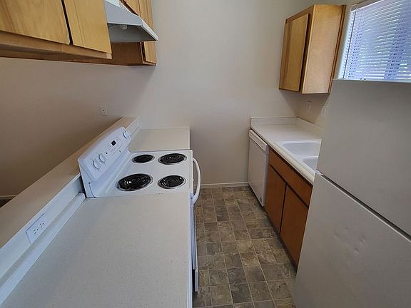 3rd image of 1024 E 5th St #Fif1024-206