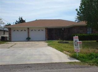 7130 Hayman St, Groves, TX 77619