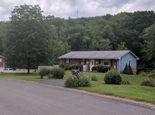 435 Maxine Dr, Beaver Falls, PA 15010