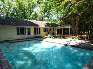 418 Warrenville Rd, Green Brook, NJ 08812