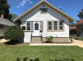 902 76th St, Kenosha, WI 53143