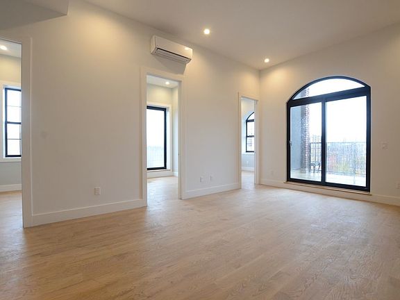 3rd image of 196 Montrose Ave #2NLSL
