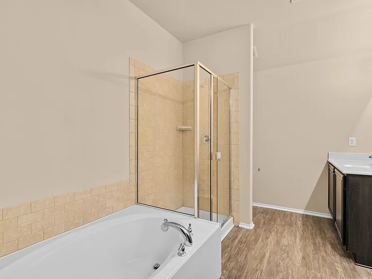 1313 Honeywood Ln — Photo 12