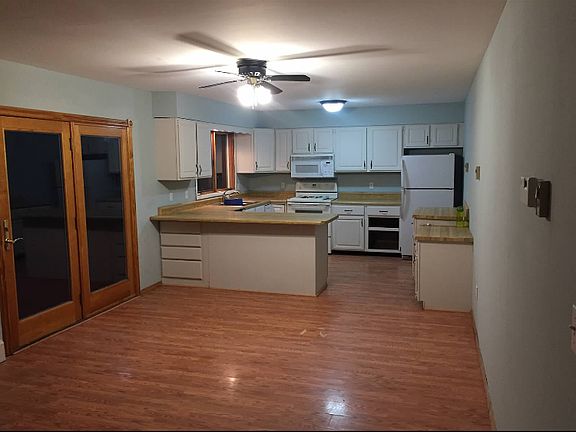 Dining room into kitchen