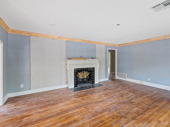 5th image of 3909 Austin Ave