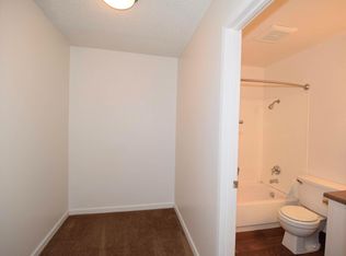 9877 SW 35th Dr APT 10, Portland, OR 97219