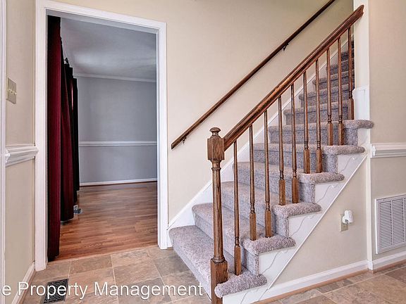 4th image of 5 Hunt Wood Dr