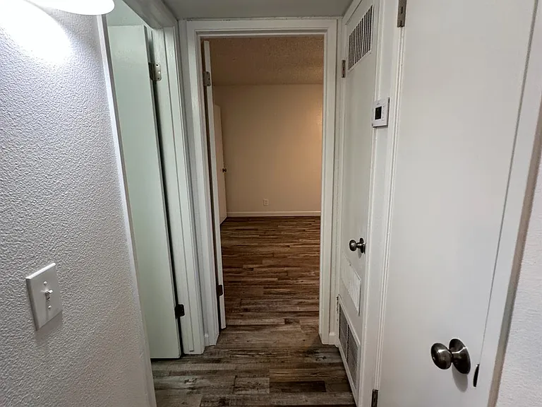 1069 Cherry Ln #C — Photo 8