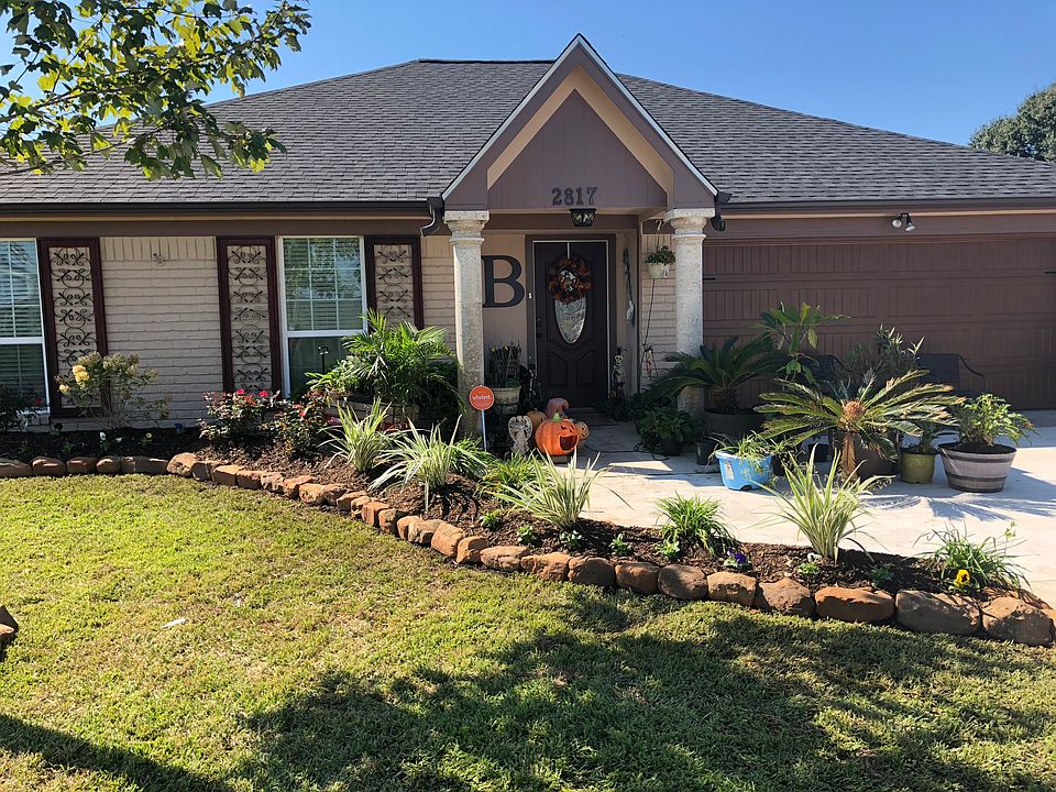 1st image of 2817 Oxford Dr
