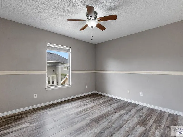 2784 Woodside — Photo 20