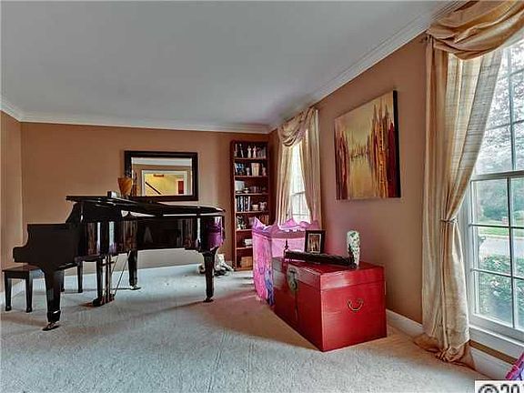 3rd image of 5525 McPherson Dr