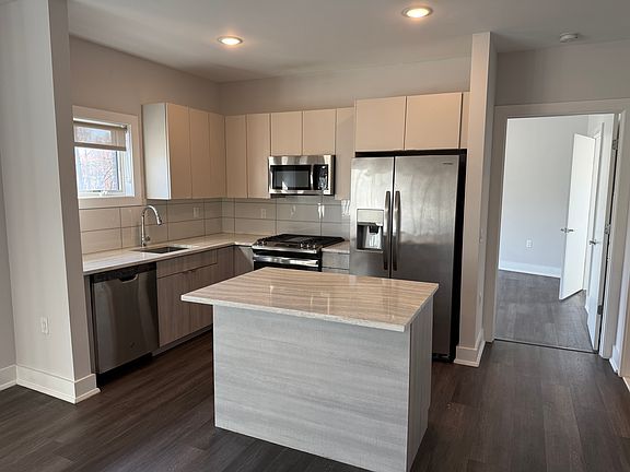 3rd image of 2301 Lemoine Ave #301