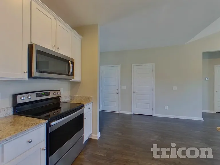 1016 Cyril Dr — Photo 4