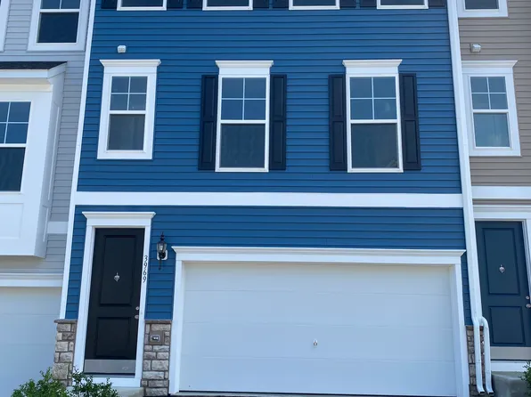 3969 Shire Meadow Ln, Triangle, VA 22172