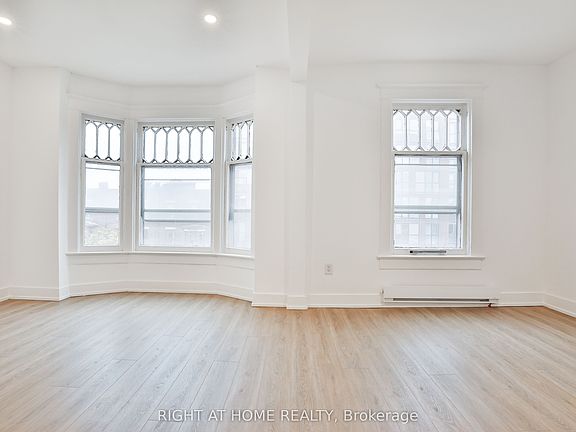 5th image of 552 College St #3F