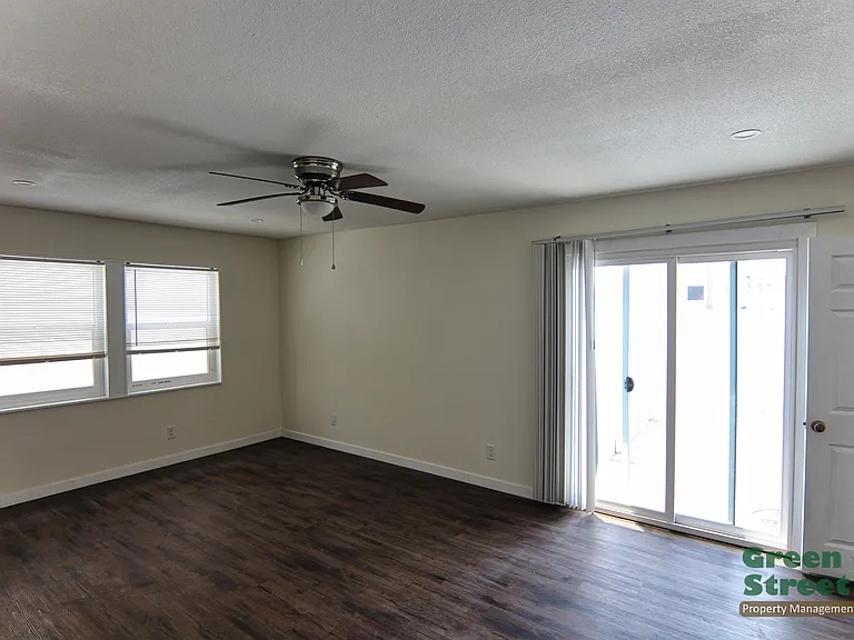6831 Amherst St — Photo 45