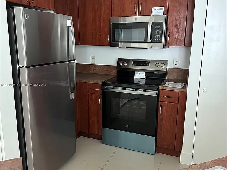 9201 Collins Ave #524 — Photo 9