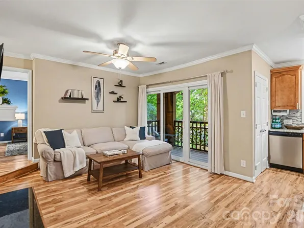 1109 E Morehead St APT 5, Charlotte, NC 28204
