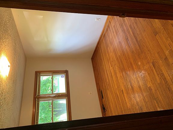4th image of 129 Spruce Ct
