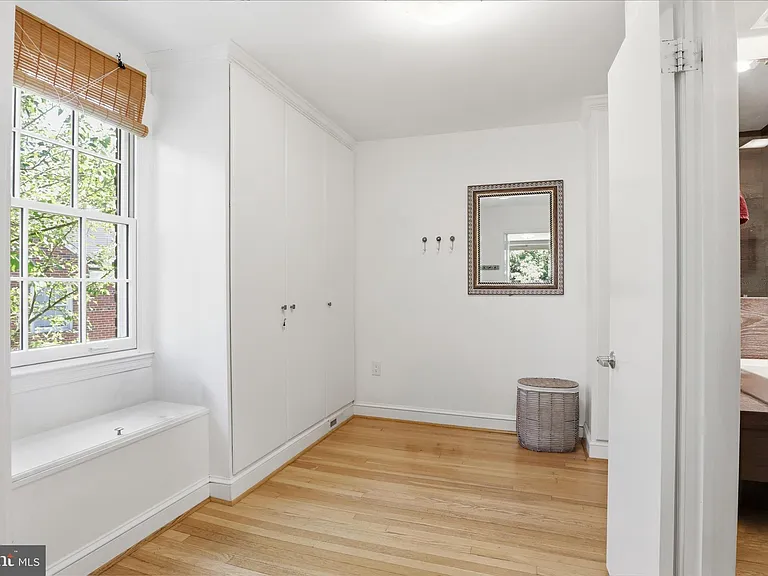 3221 Coquelin Ter — Photo 20