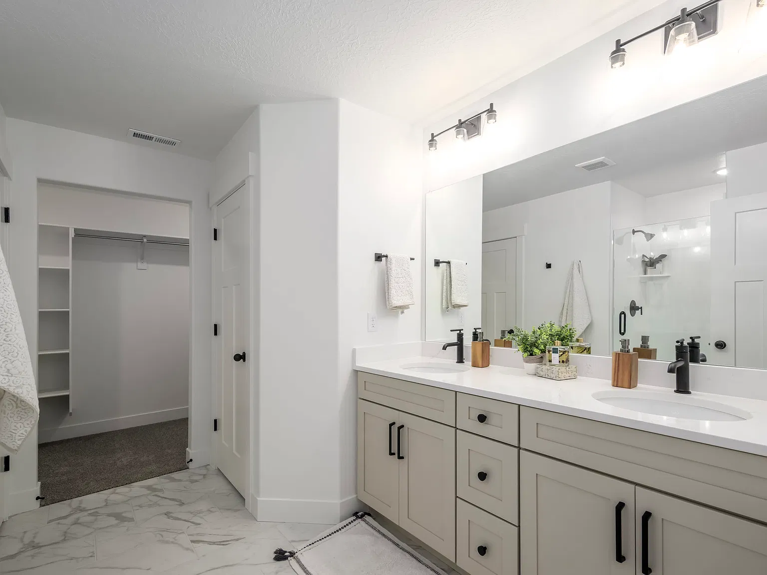3 bed, 2280 sqft, $1,995 — Photo 4