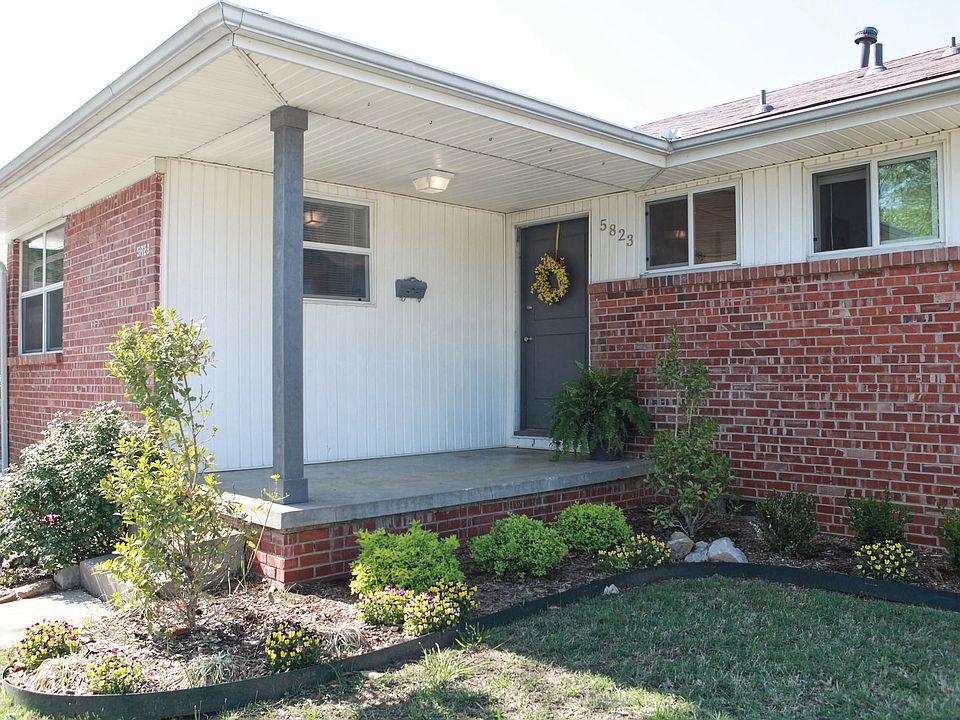Welcome! Inviting covered front porch