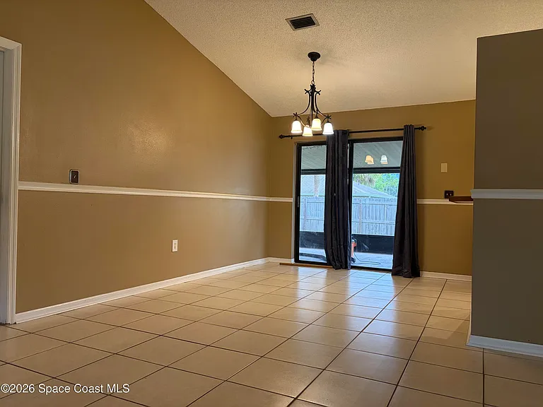 834 Croton Rd — Photo 5