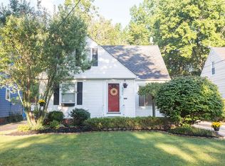 1752 Edgefield Rd, Lyndhurst, OH 44124