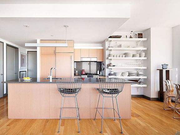 4th image of 8 Spruce St APT 54T