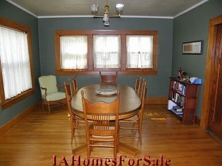 Dining Room-spacious w/antique light fixture & closet