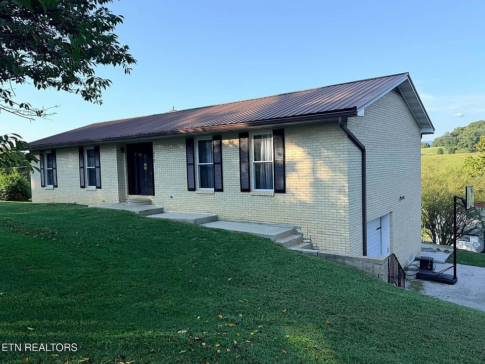 1st image of 212 Norfolk Cir