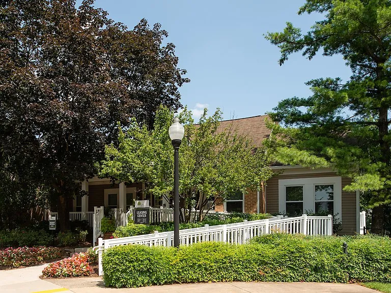 Elms Centreville — Photo 20