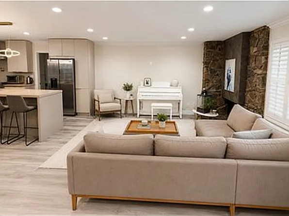 239 Triangle St, Thousand Oaks, CA 91360