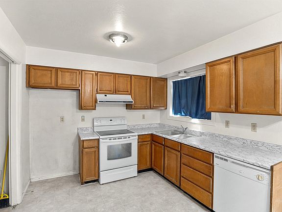 4th image of 2941 Almo Ave