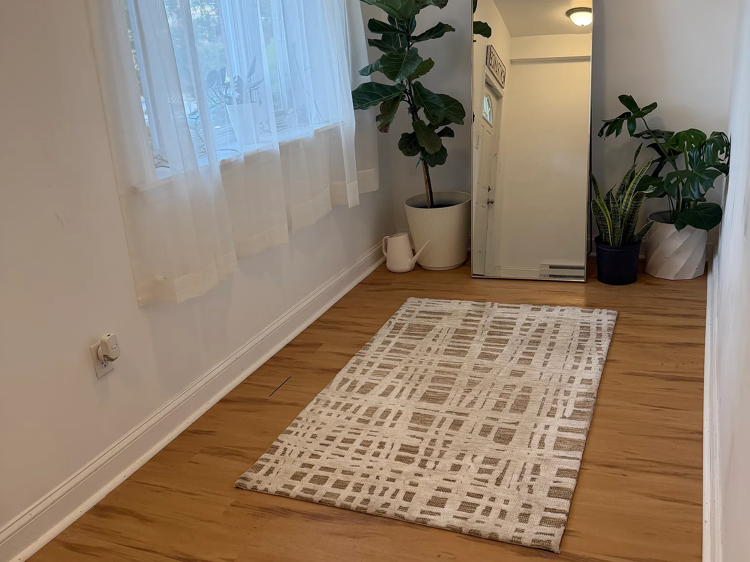 3 bed, $1,625 — Photo 1