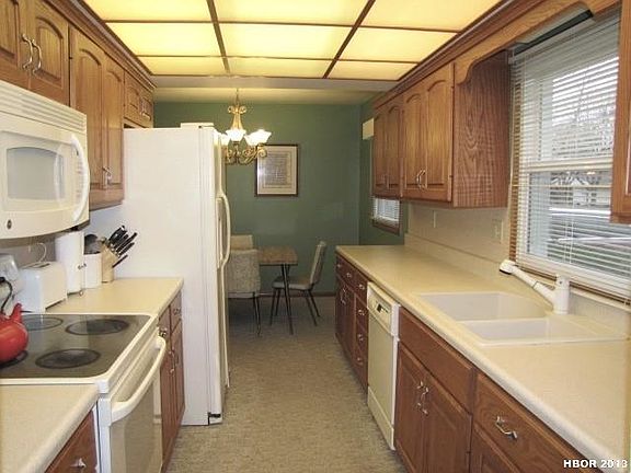 3rd image of 241 Edinborough Dr