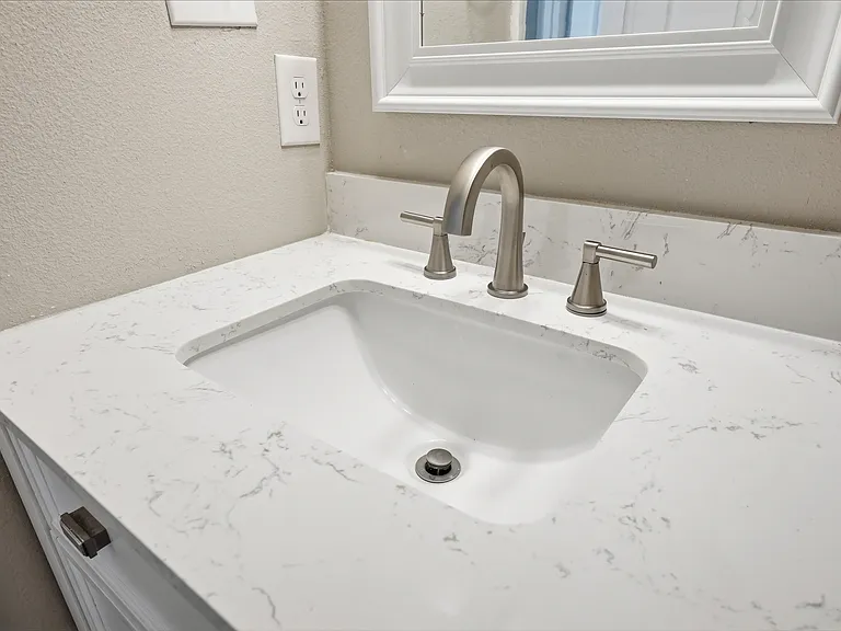 254 E Iris Ln — Photo 31