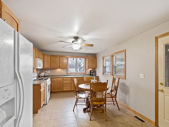 3rd image of 204 N Mill St