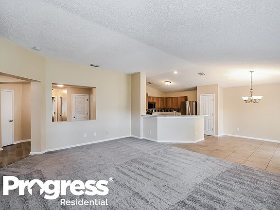 4th image of 1234 Summit Oaks Dr W
