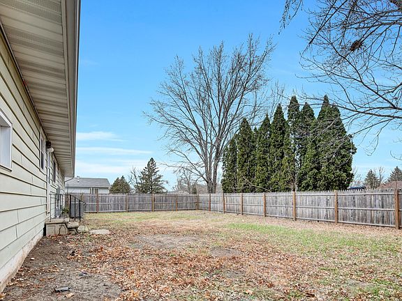 4th image of 905 Apple Ln