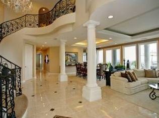 7224 El Fuerte St, Carlsbad, CA 92009