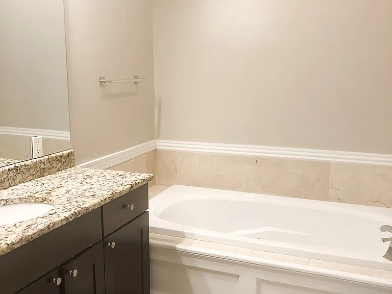 3319 N Southport Ave — Photo 17