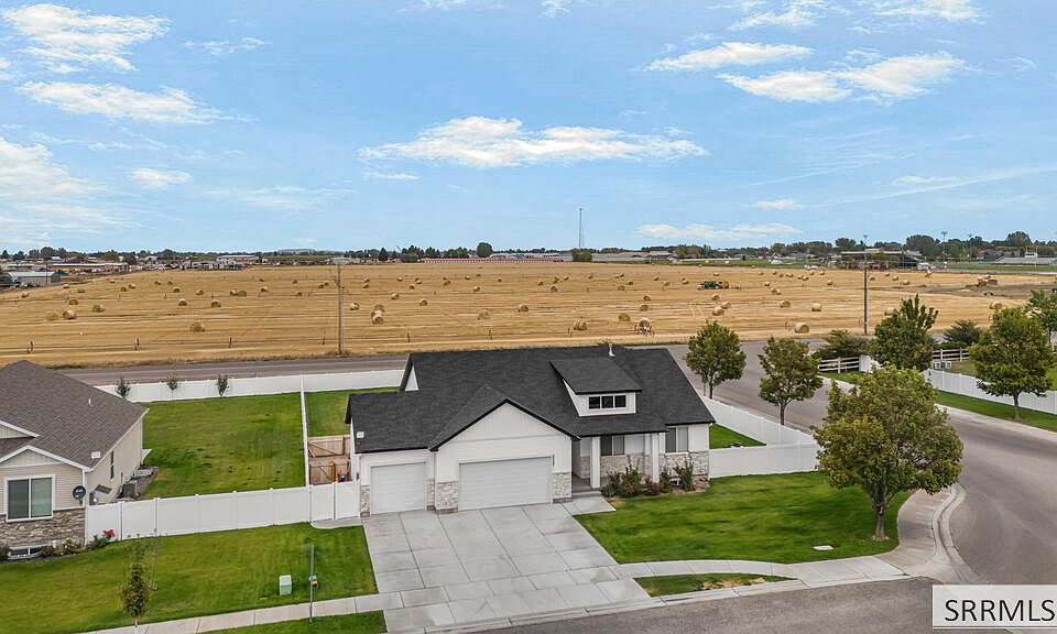 1st image of 2525 E Pinnacle Dr