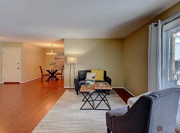4th image of 211 Hampshire Ct Unit 102A