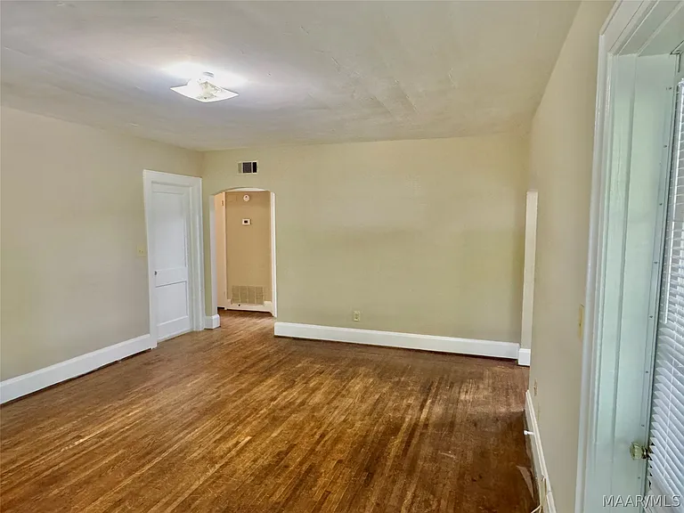 440 E Fairview Ave — Photo 8