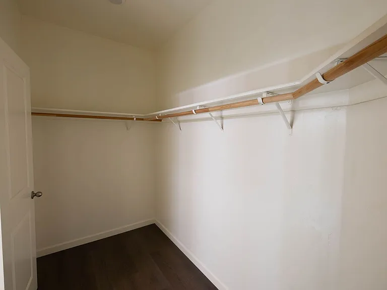 1604 Sidonia St — Photo 21
